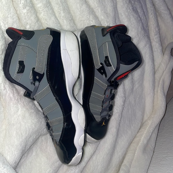 Gray Jordan’s used but in good condition!